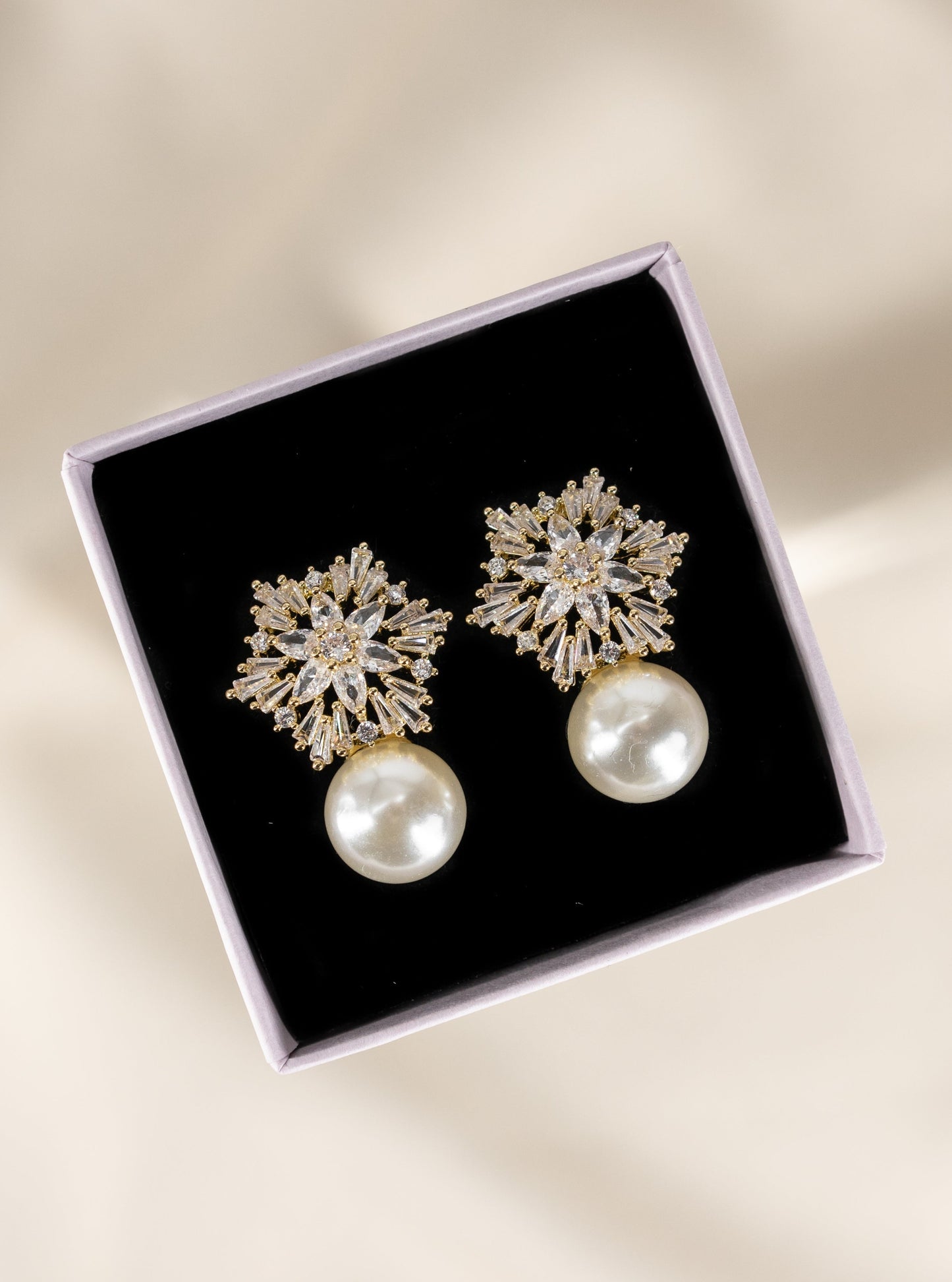 Gold earrings with diamonds and snowflake pearls