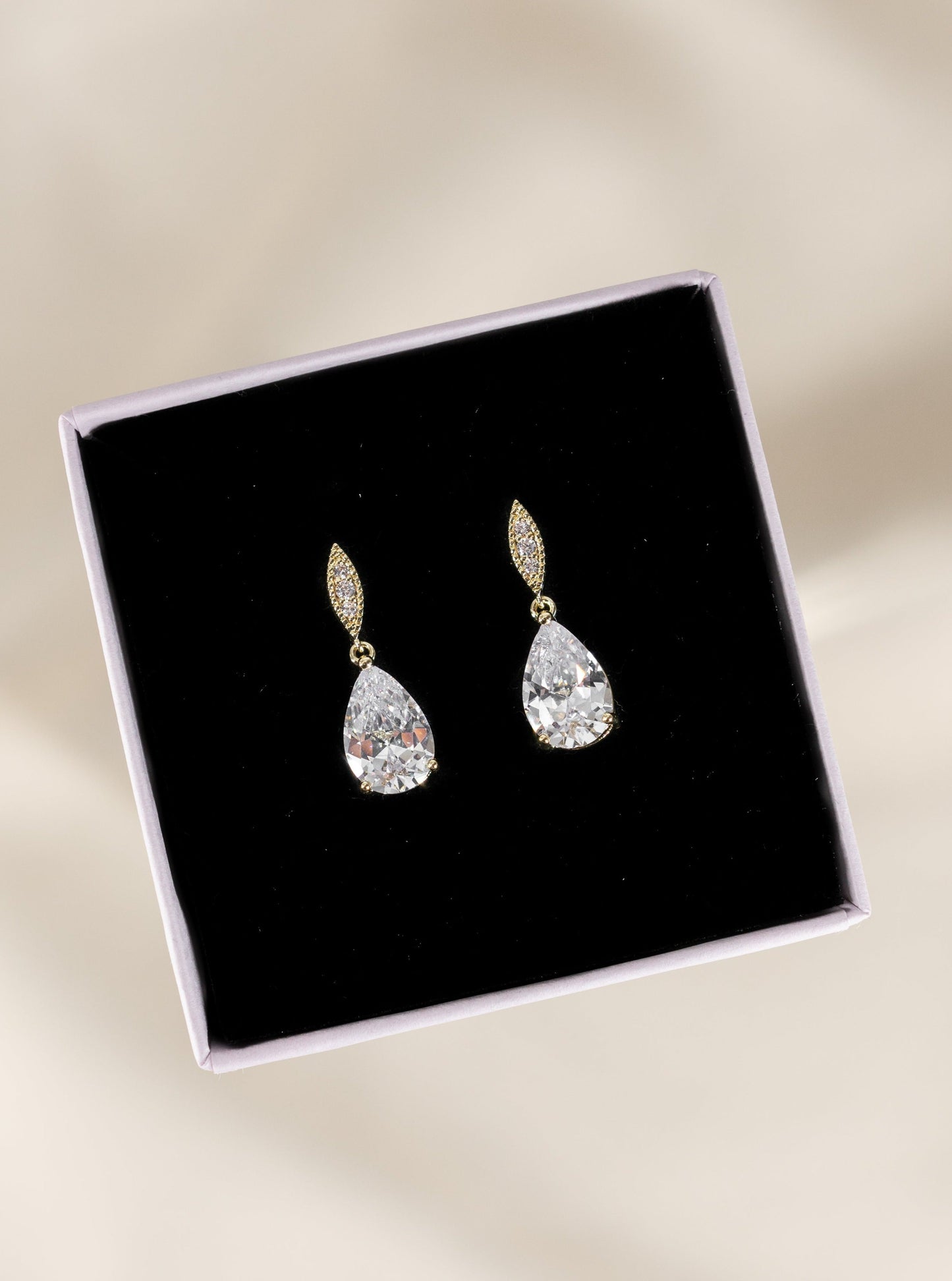 Light luxury flashing water drop zircon earrings